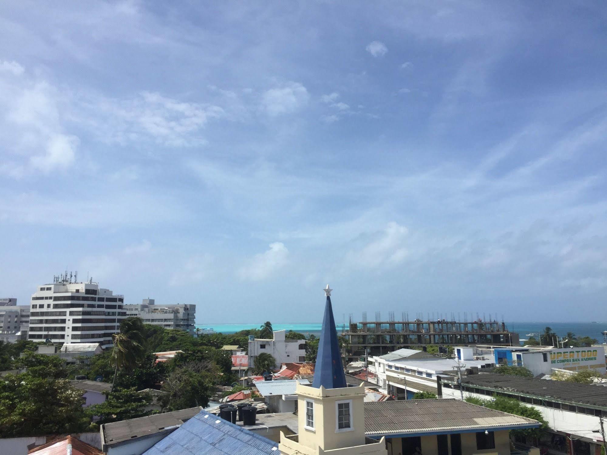 Hostal Central Beach ซานอันเดรส ภายนอก รูปภาพ